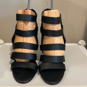 Black Bcbg generation cage wedge ..size 8